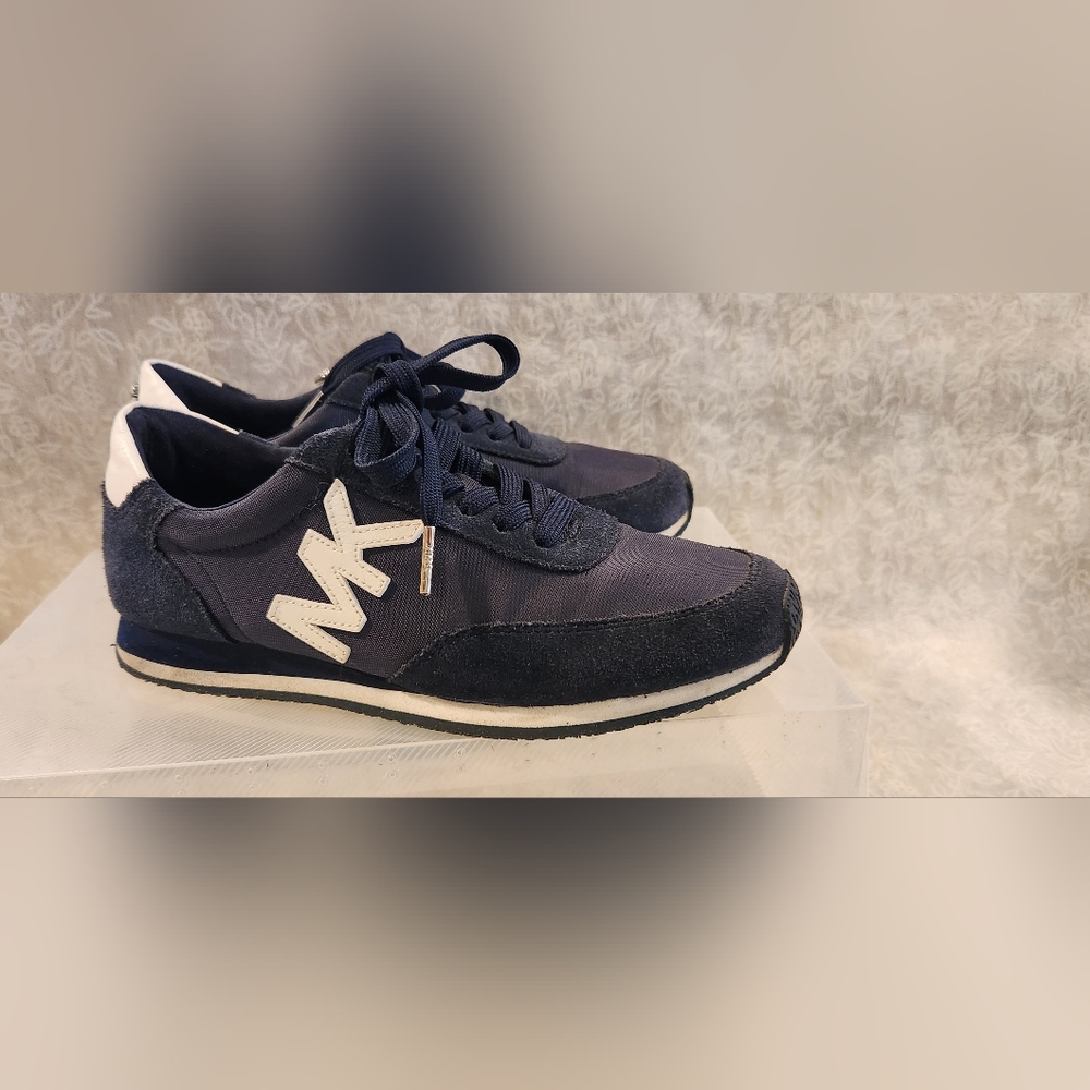 Micheal Kors fashion sneaker